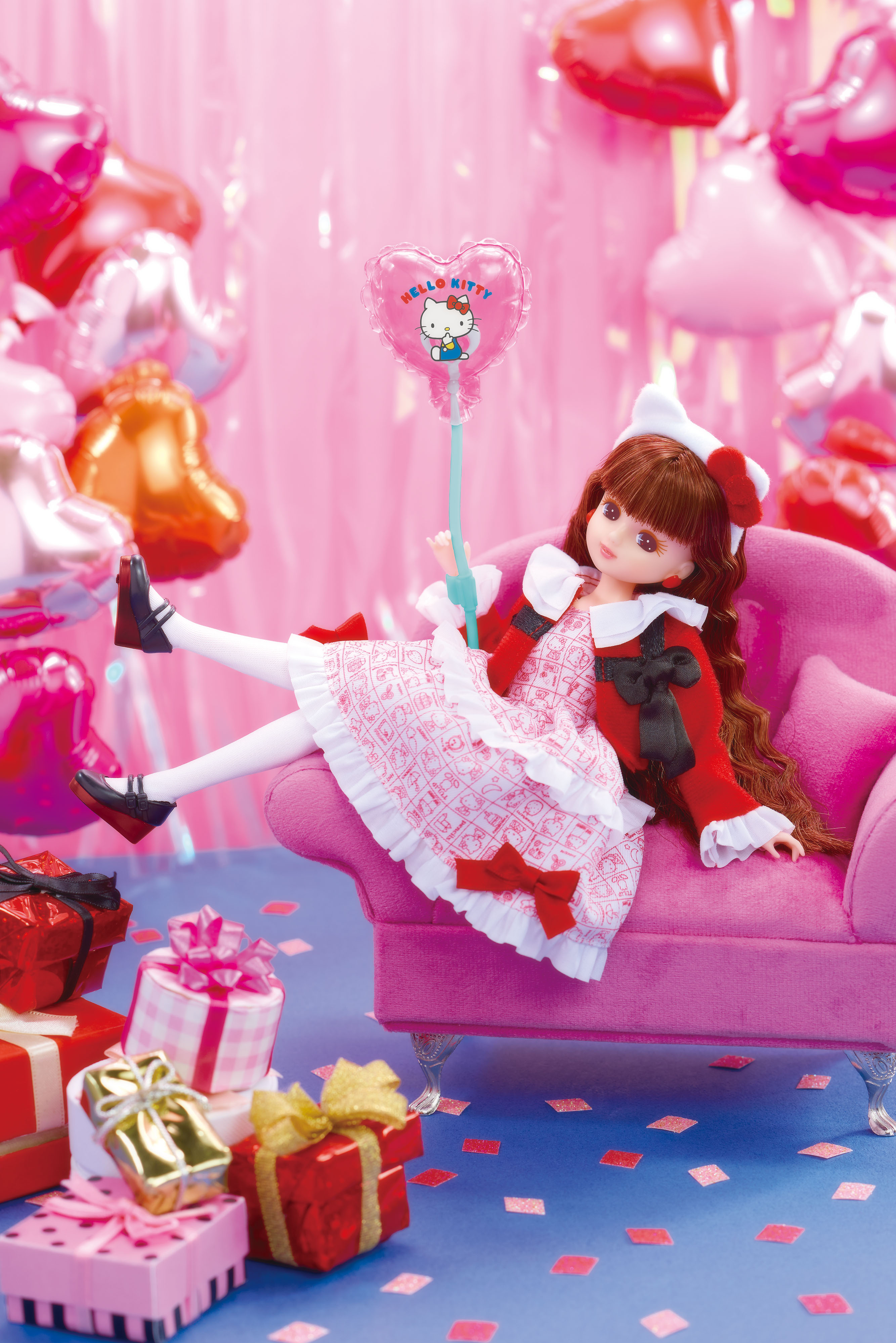 フォトジェニックリカちゃんがハローキティとコラボ! レトロ可愛い衣装