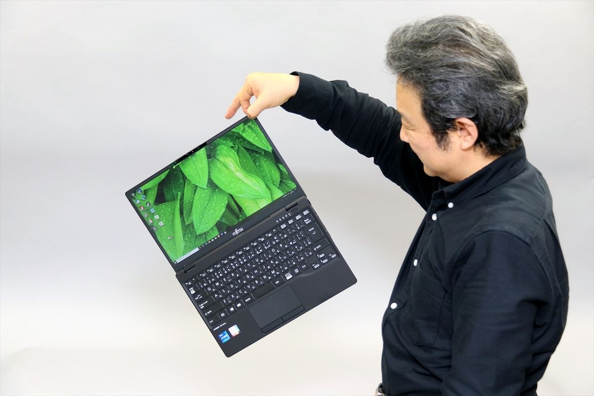 軽すぎる13.3型ノートPC「LIFEBOOK UH-X/E3」レビュー - 毎日PCを