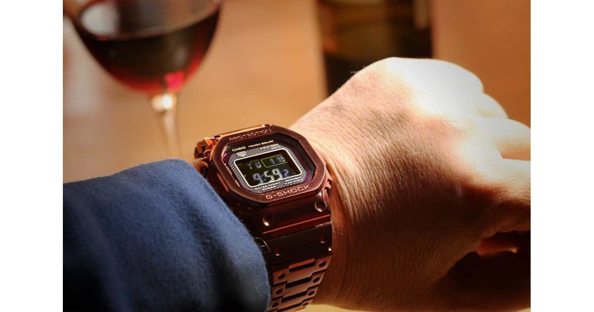G-SHOCK新作を写真で - 艶めくバーガンディ。タフな大人の色気「GMW
