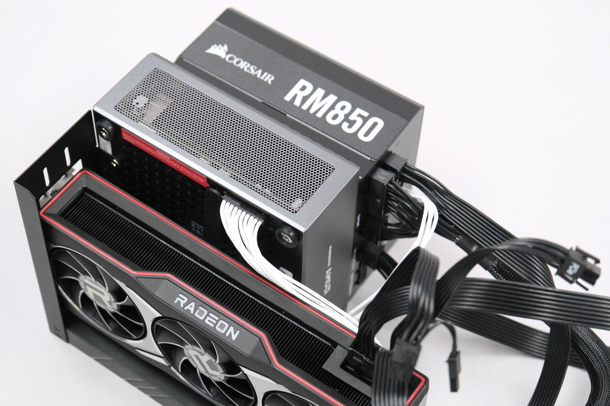 Minisforum「EliteMini B550」レビュー - 外付けGPU対応の超静音小型PC