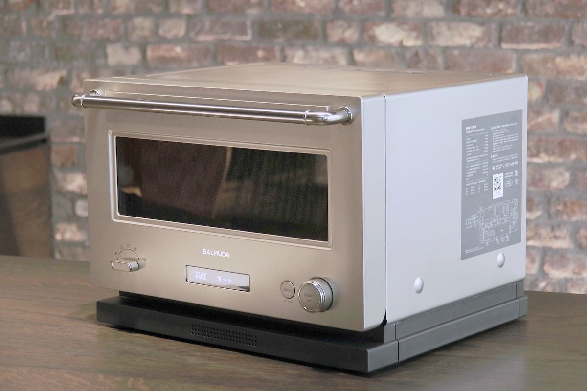 バルミューダのオーブンレンジが進化した - 熱ムラが減り、本体は