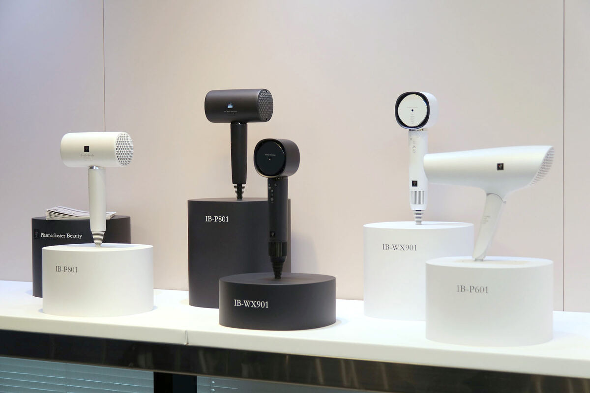 シャープ史上最大風量のプラズマクラスタードライヤー、デザイン一新