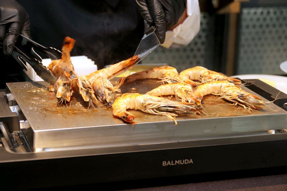 バルミューダらしい発想のホットプレート「BALMUDA The Plate Pro