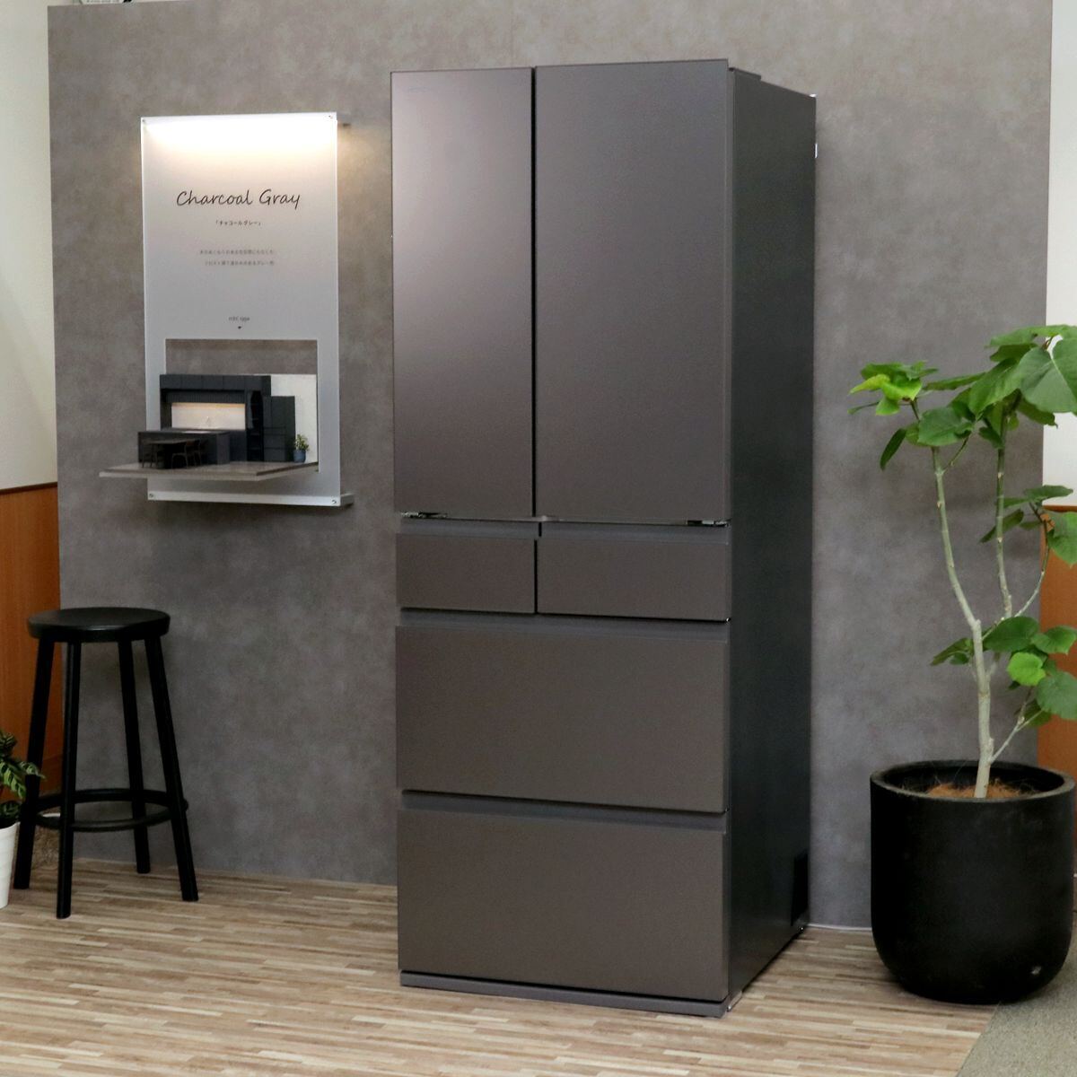 美味しく保存と空間デザインを両立、日立の新型冷蔵庫「まんなか冷凍