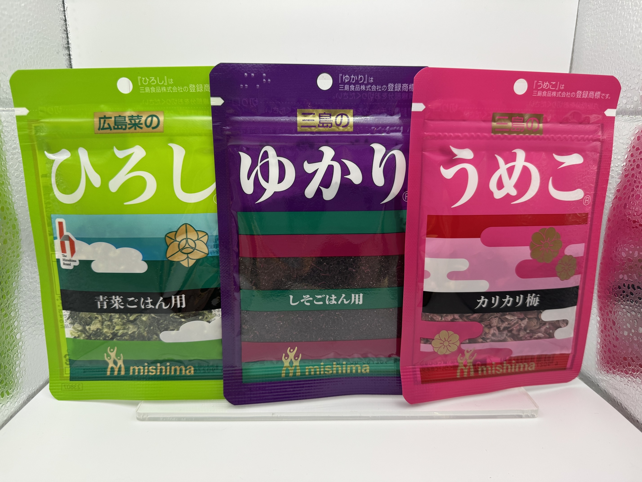 ふりかけの「ゆかり」からギターストラップとピックが登場