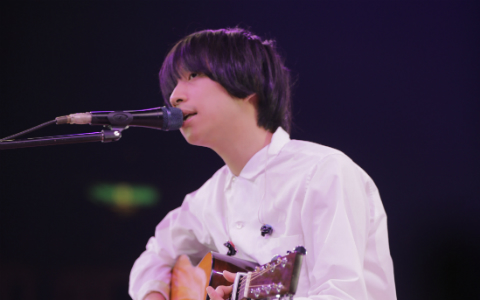 尾崎世界観、観客の声援が悲しい!? 「6番目にカッコいいって言って