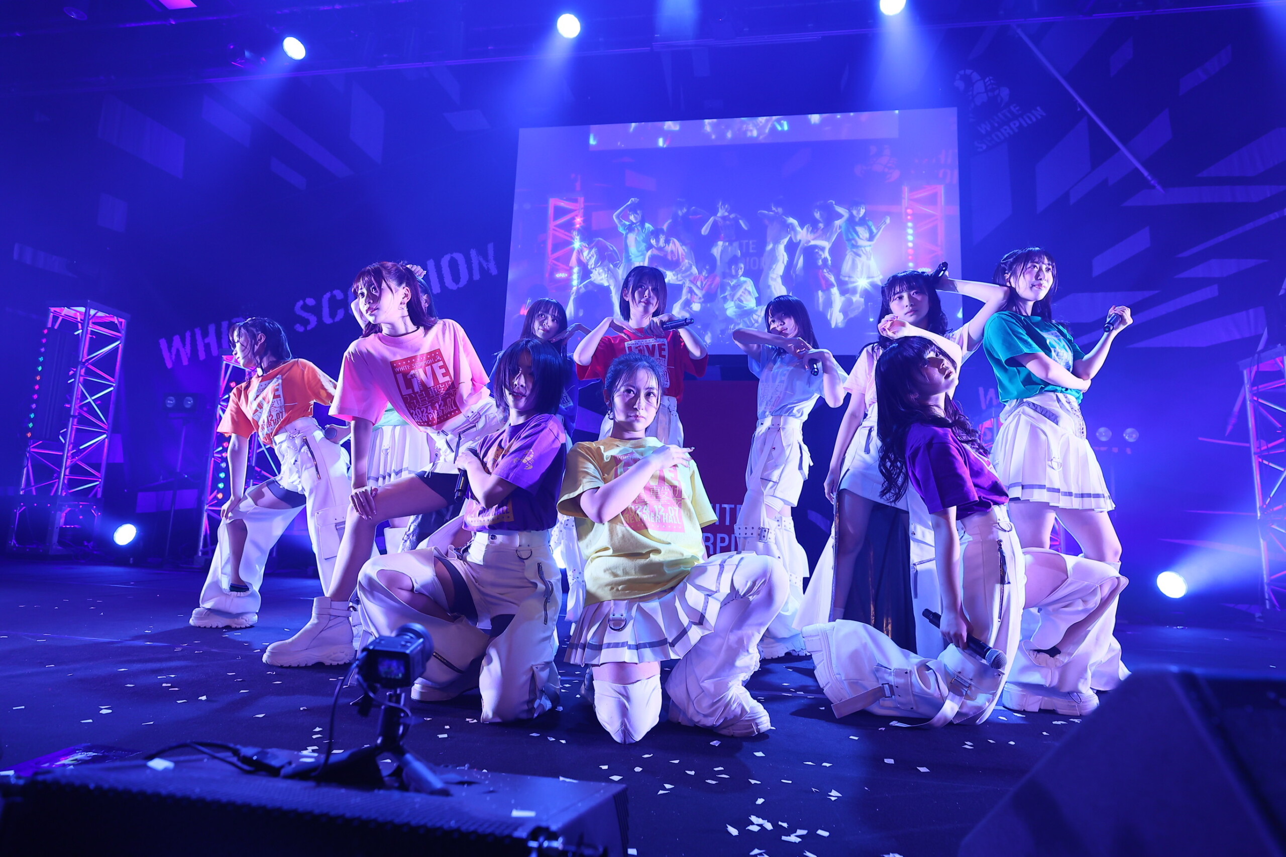 WHITE SCORPION 1周年記念ワンマンライブ“追撃”開催、アオハルな等身大