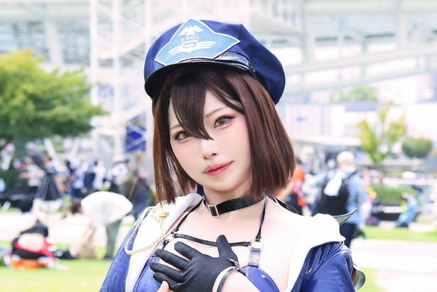 レースクイーン衣装はエナメル感にこだわりました」「アズールレーン