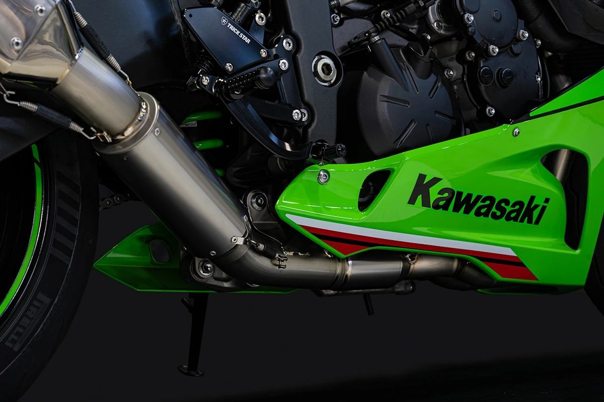 新製品】トリックスターのフルエキゾーストマフラー「IKAZUCHI」にZX