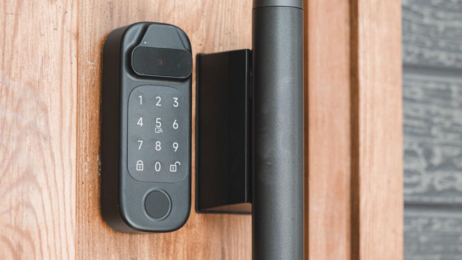 顔が鍵になる！セサミ Face Pro実機レビュー、顔認証スマートロックで