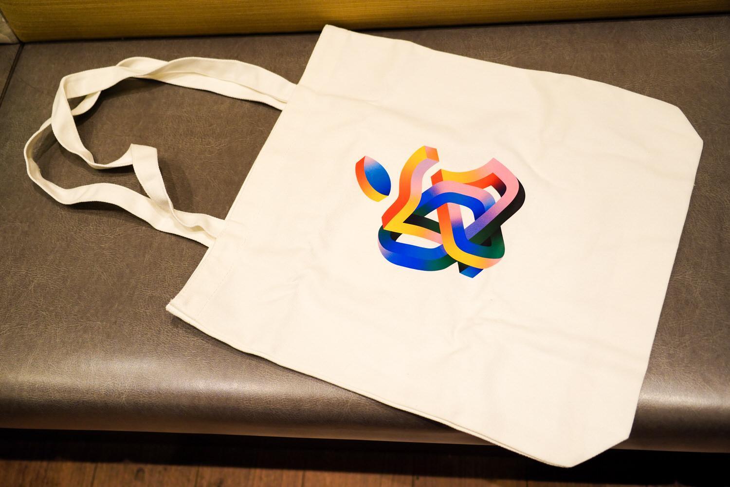 Apple 梅田」オープン記念の数量限定ノベルティをひと足先にチェック