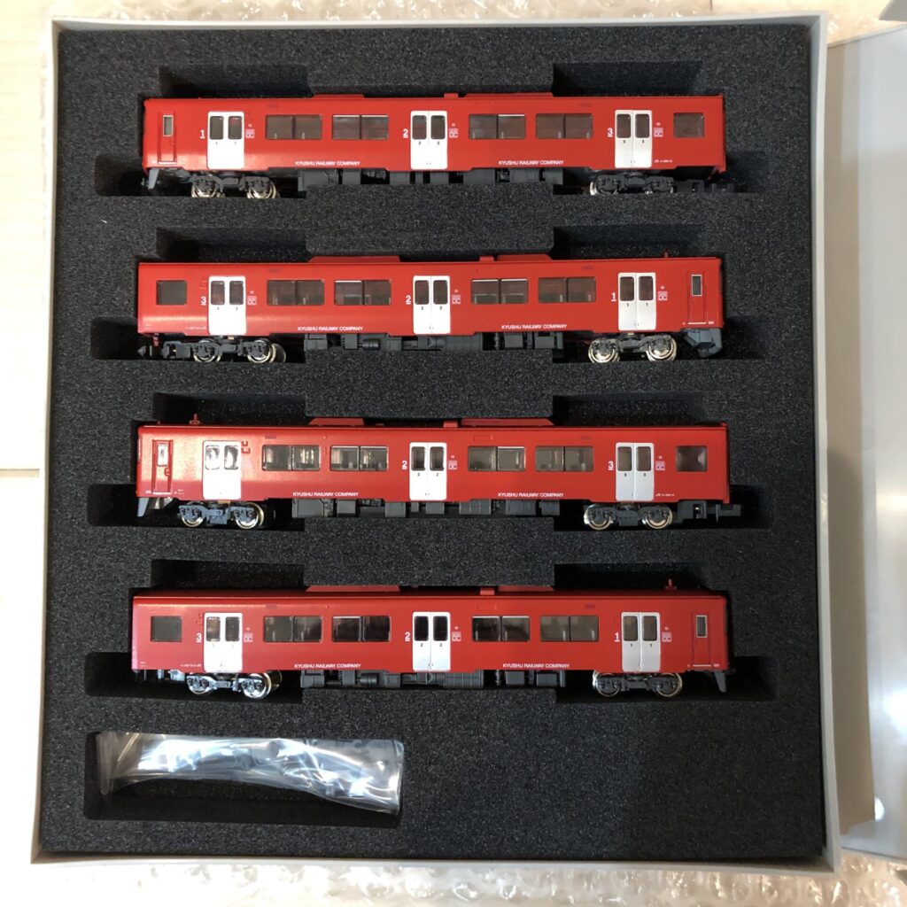 JR九州キハ200形（赤色・551＋1551、赤色・13＋1013＋12＋1012）が入線