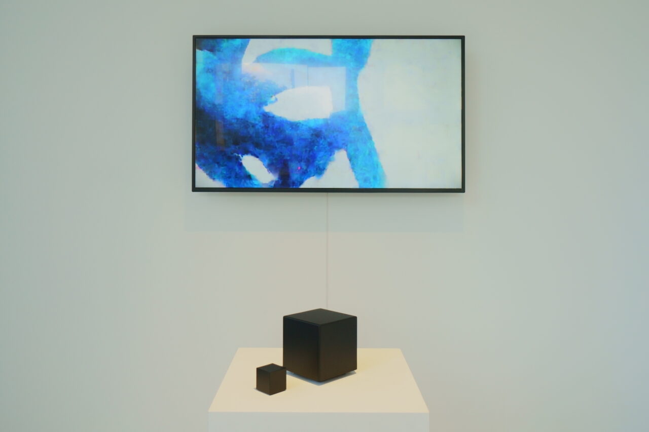 ライゾマティクスが表参道にAIを放つ 新作アート展示『recursive』を