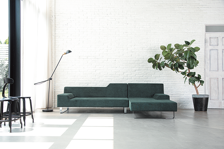 座った一瞬の感動を、ずっと続く感動に 昼下がりを贅沢に過ごすソファ