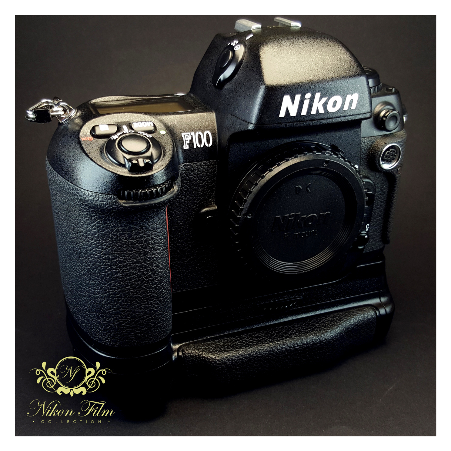 Nikon F100 + Nikon MB-15 - Near Mint -
