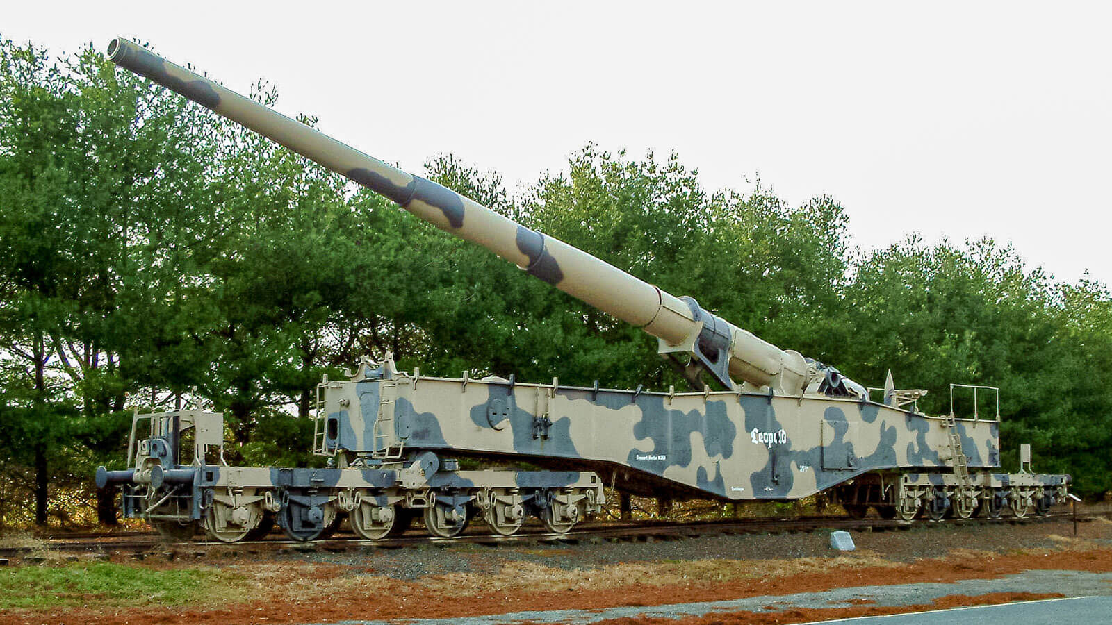 プラモデルで巨大砲をレールの上に／ハセガワの列車砲「レオポルド」を