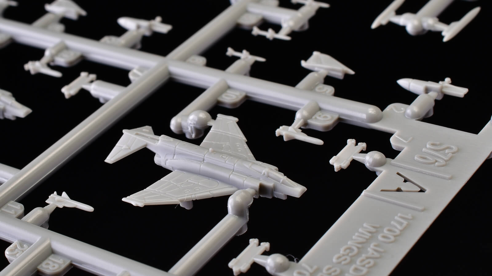 ちっちゃな飛行機模型が魅せる航空自衛隊の濃密な世界。「ピットロード