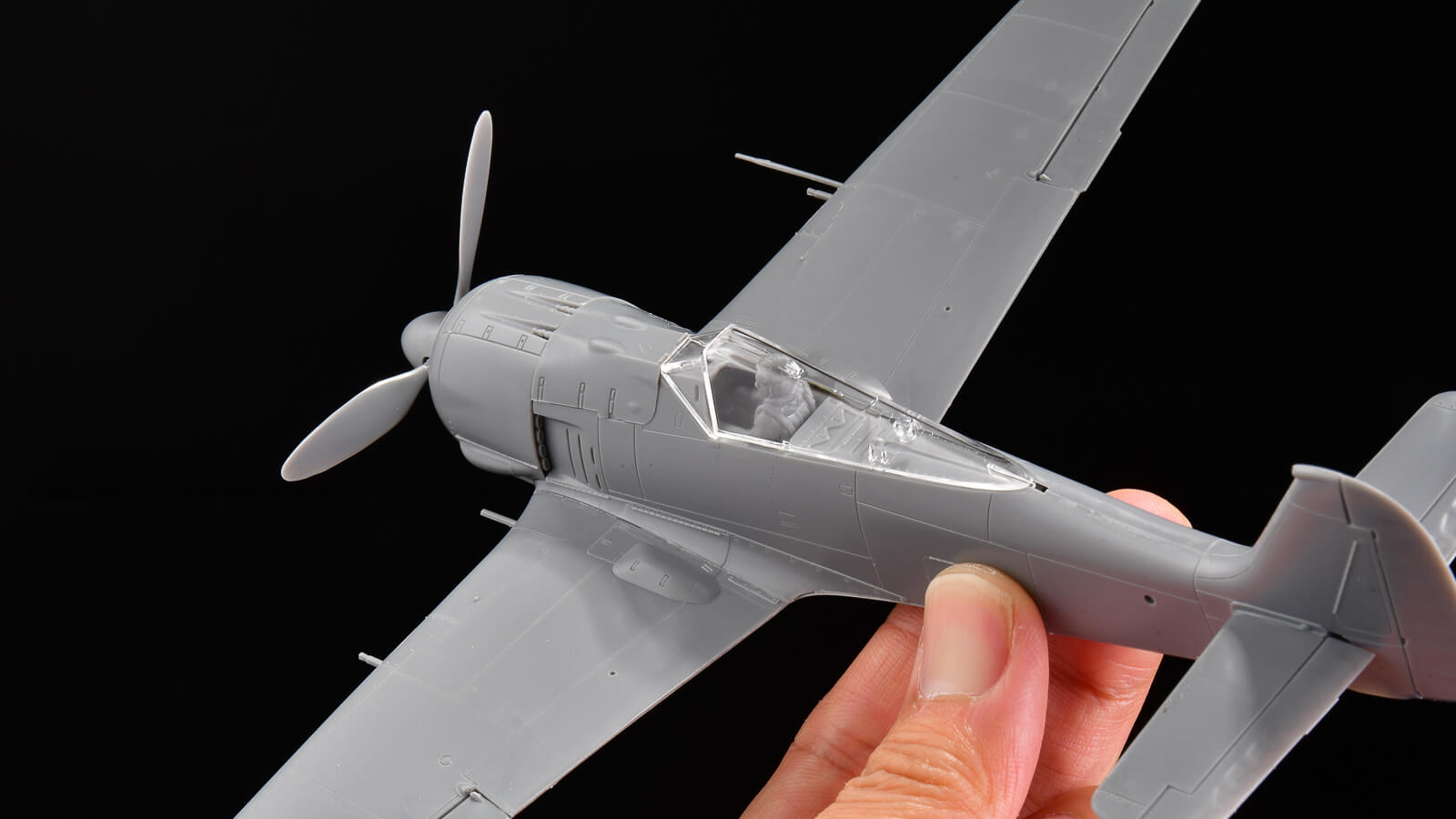 花金だ！仕事帰りに買うプラモ。週末2時間あれば組み上がる傑作飛行機