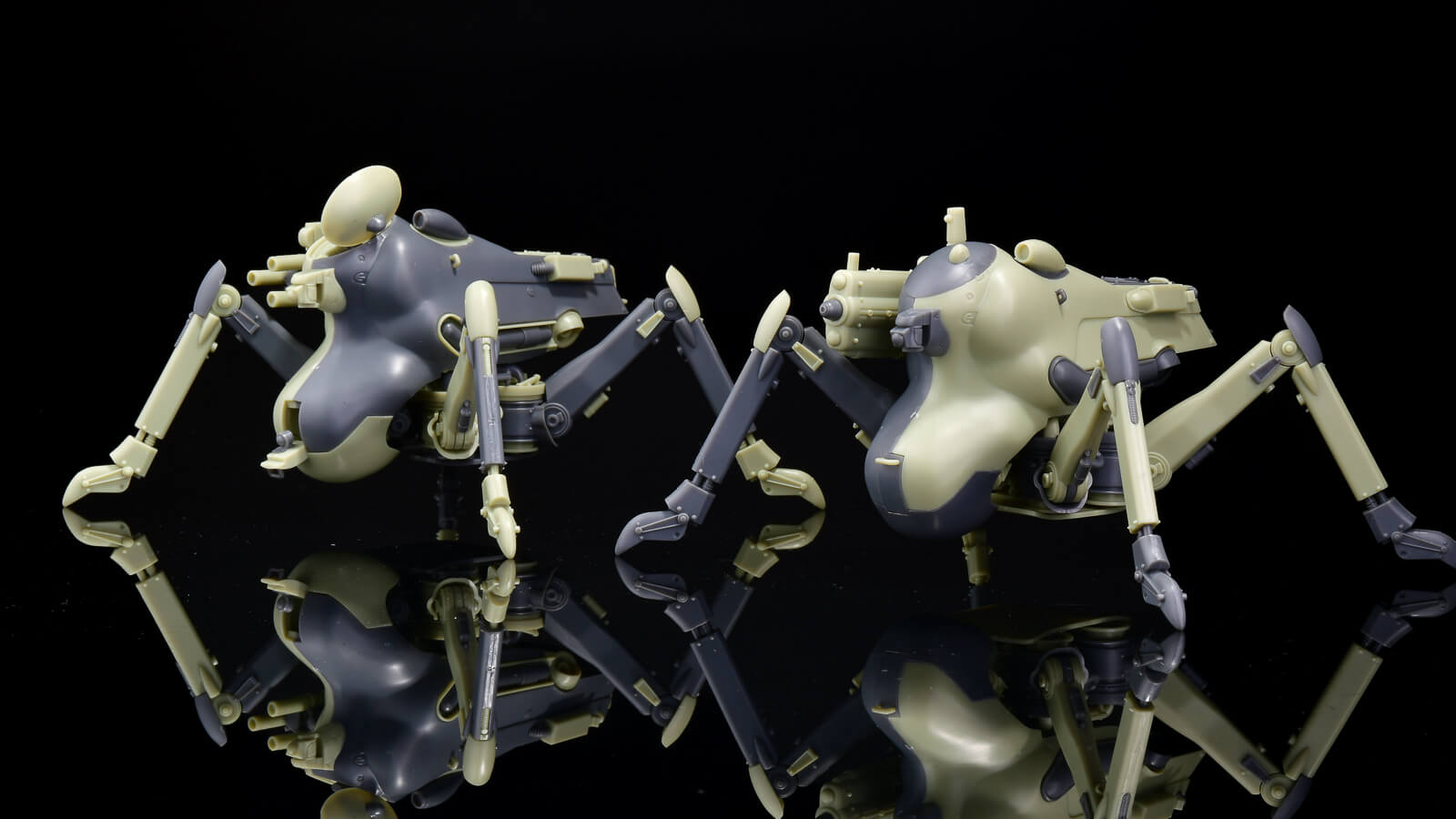 レビュー】「色と形」の差異が遊び心を刺激する2機セット！／海洋堂