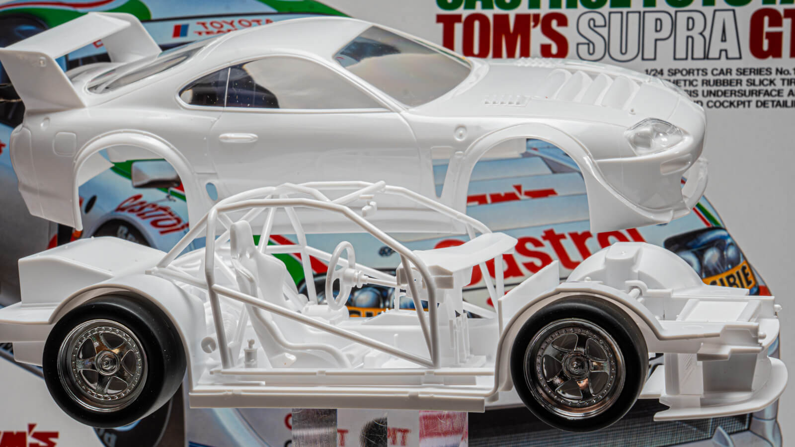 タミヤの設えともてなしを無塗装でも堪能できる純レーシングカー！／1