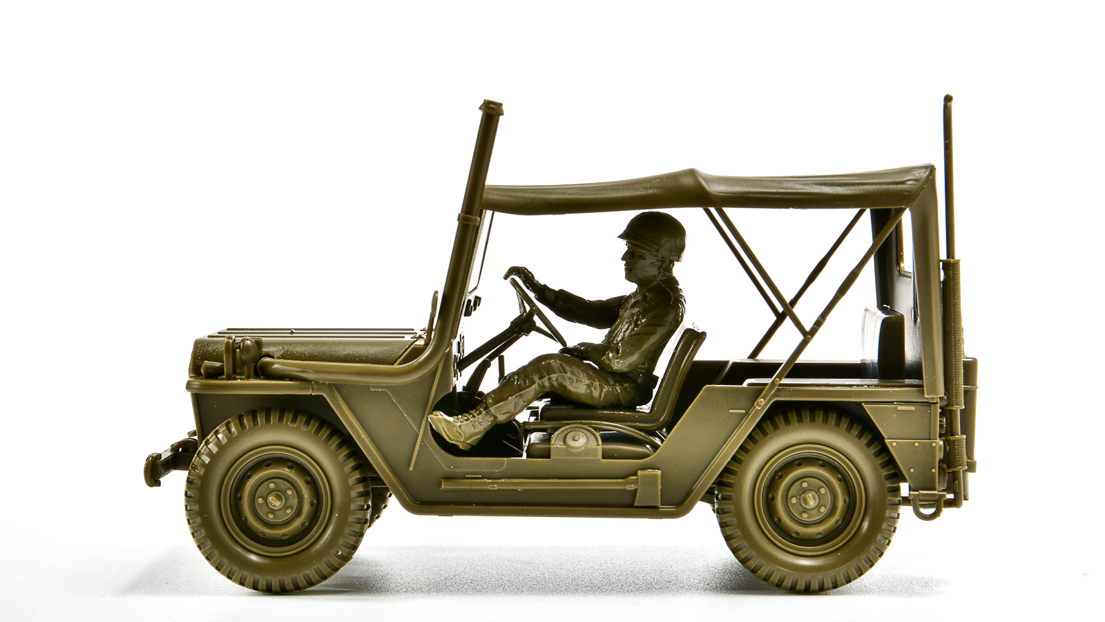 え！？ ジープじゃないの？？タミヤのプラモだからスパッと楽しく