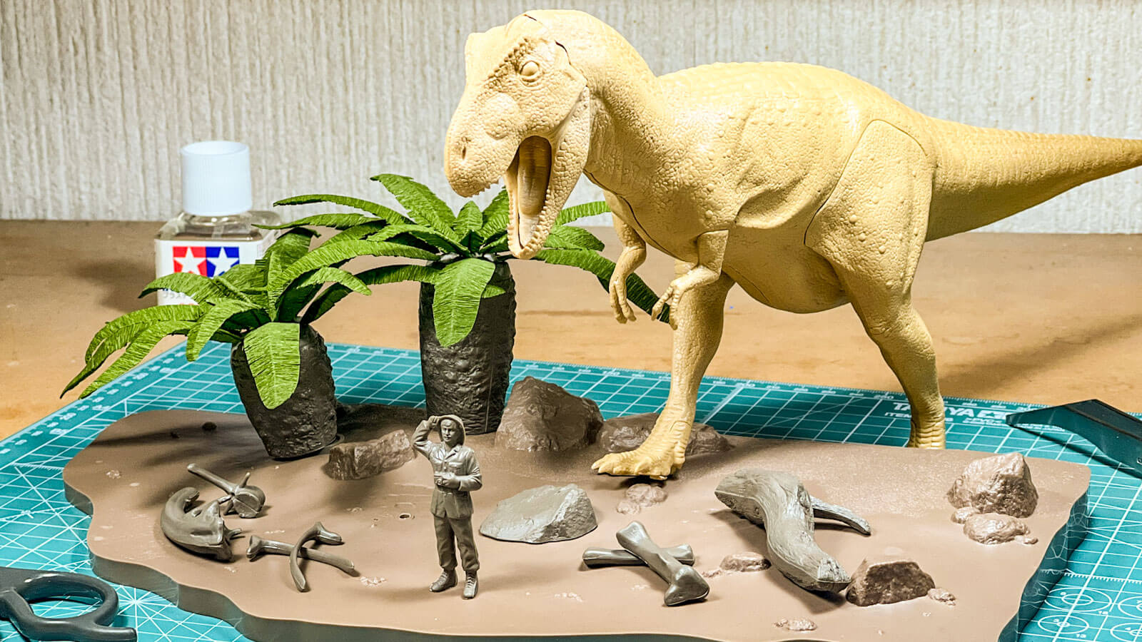 恐竜世界」の作りかた／タミヤのティラノサウルス情景セット