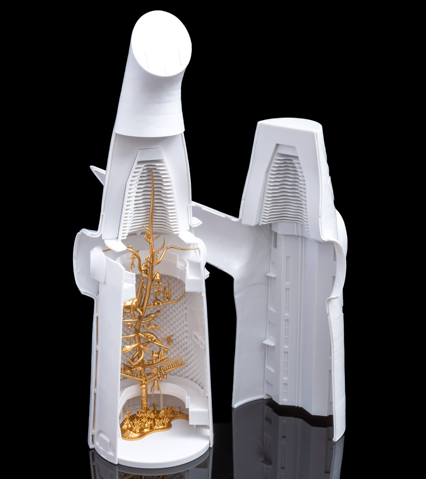 躍動する小さく多様な生命／「太陽の塔」のプラモデルは海洋堂の動物