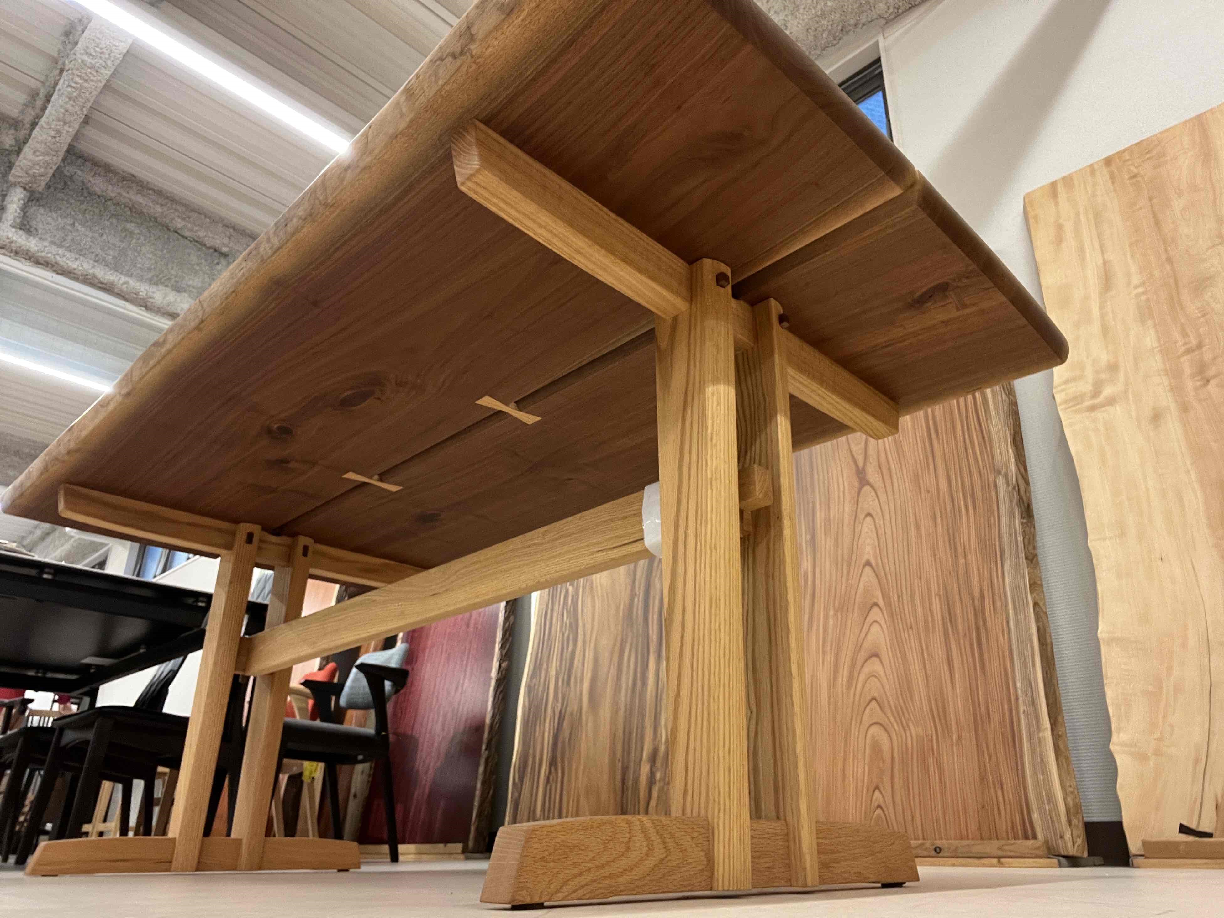 ウォルナットブックマッチテーブル | 家具の西口木工