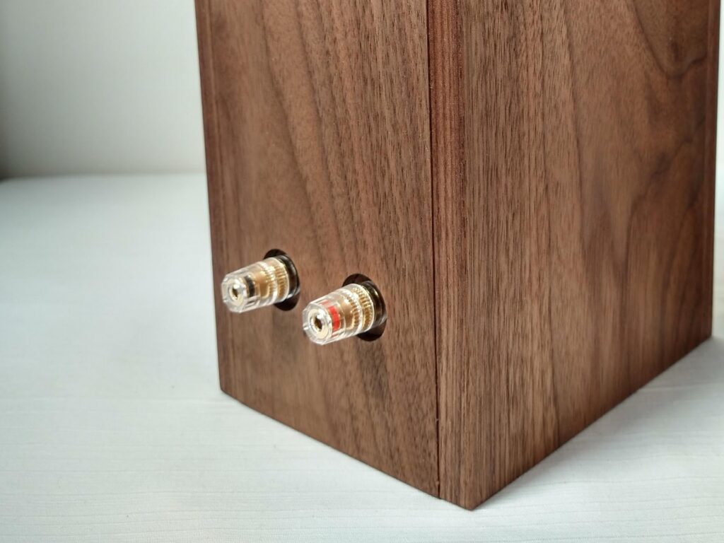 ParcAudio✕ウォールナット材100%使用 ハンドメイド密閉型スピーカー