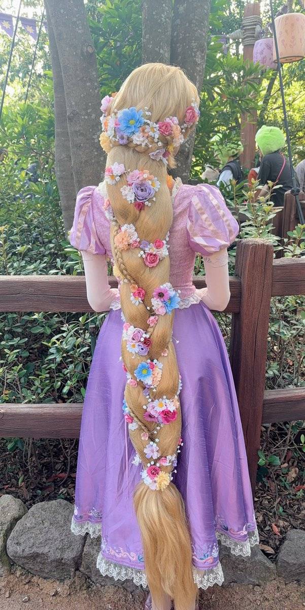本物のラプンツェルやん」昼夜兼用の力作〝光るウィッグ〟に38万いいね