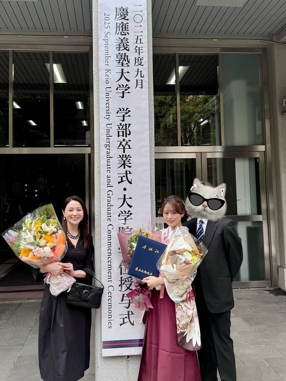 こんなお母様いる?!」〝激似母と慶大卒業式〟ショット、元チア