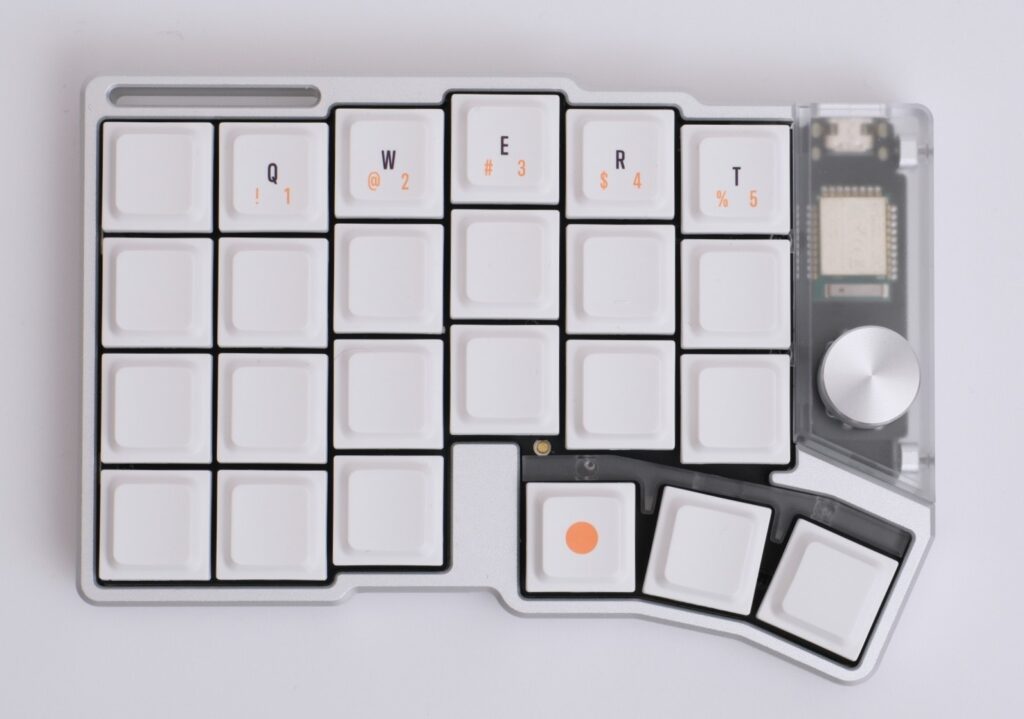 無線分割×金属筐体キーボード】Cornixレビュー｜キーマップ、分割