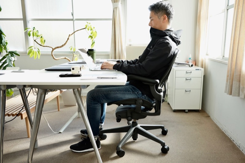 ハーマンミラーアーロンチェアリマスタードライトBサイズ2021/02