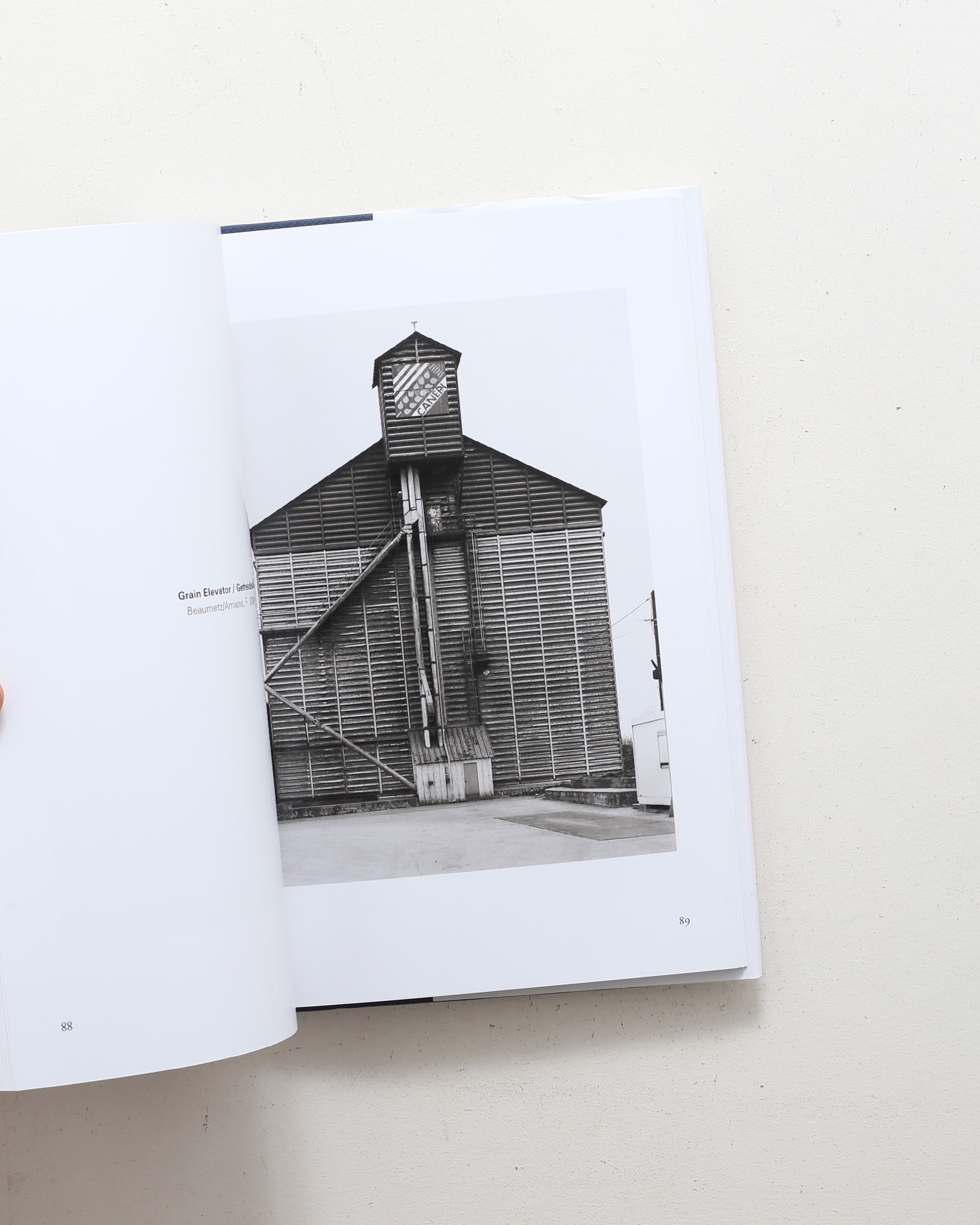 Bernd ＆ Hilla Becher: Basic Forms of Industrial Buildings
