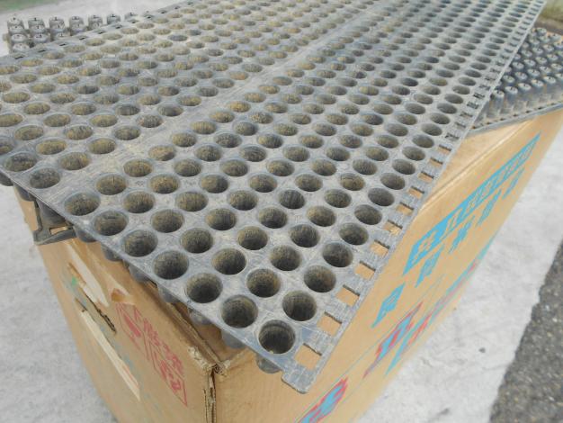 中古 ポット 448穴 育苗箱 448穴 30枚 – 農キング