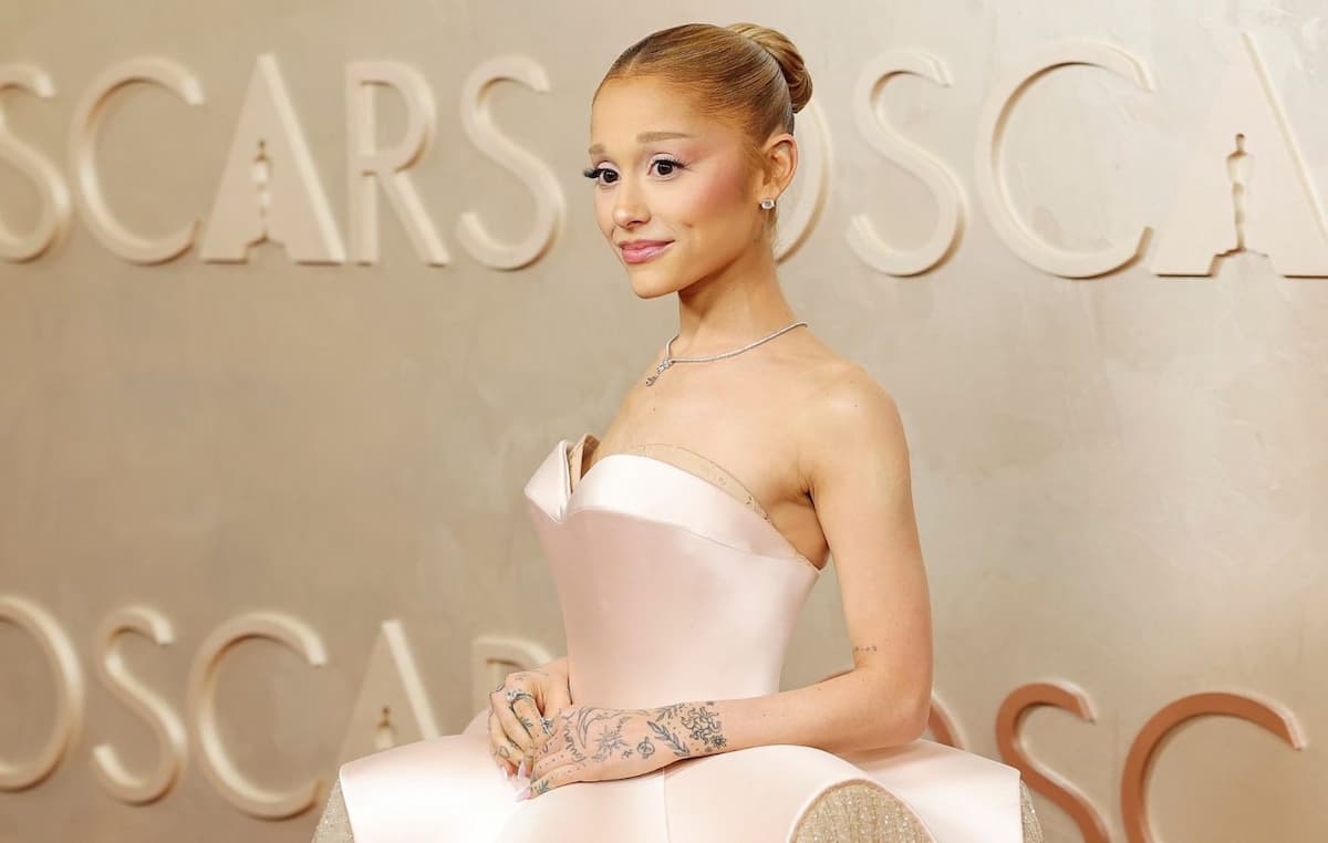 アリアナ・グランデ、『エターナル・サンシャイン』のデラックス盤が