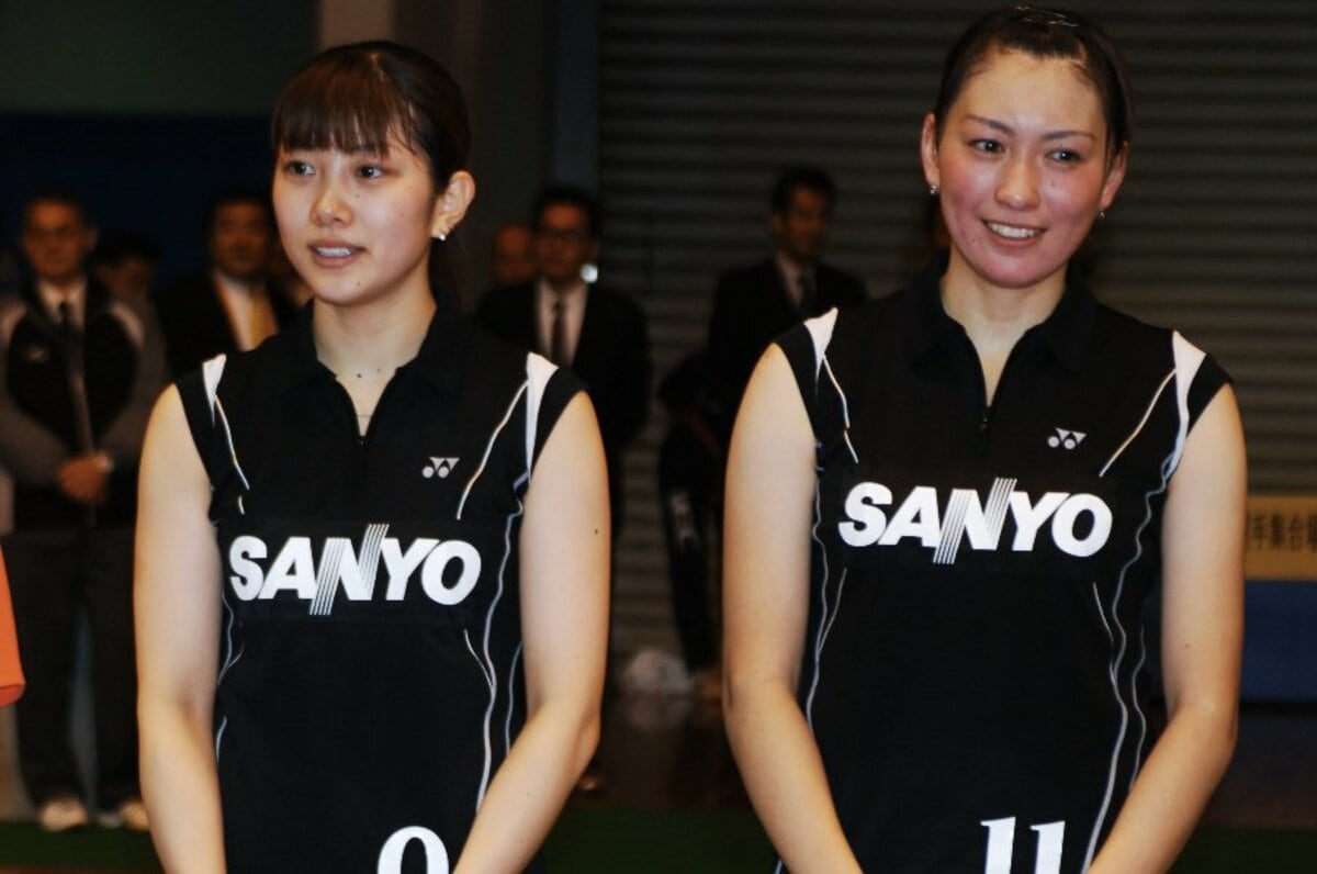 写真集にDVD、異例の人気…「オグシオ」小椋久美子と潮田玲子は