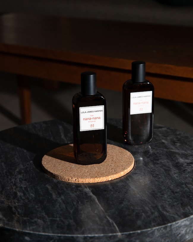 LOLA JAMES HARPER」が「nana-nana」とコラボしたルームスプレー誕生