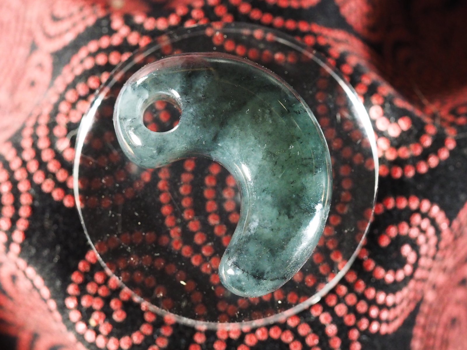 黒眞名井」 出雲大社の宝物 真名井の勾玉モデル（ヒスイ製・実物大の縦