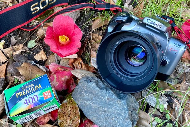 Canon EOS Kiss 7 一眼レフフィルムカメラと EF50mm F1.8 II 単焦点