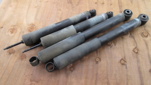 NV350キャラバン 純正ショック分解してみた | NV350キャラバンの全て