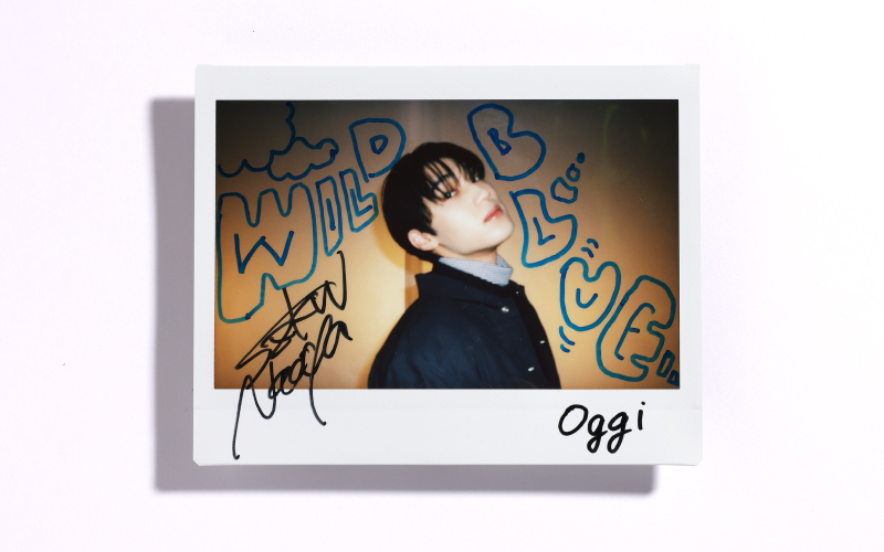 WILD BLUE】ミニ連載完走記念！ 直筆サイン入りチェキ＆手作りうちわを