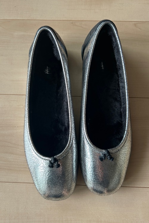 インソールがモフモフ♡ SHISEIの銀色バレエシューズが使える
