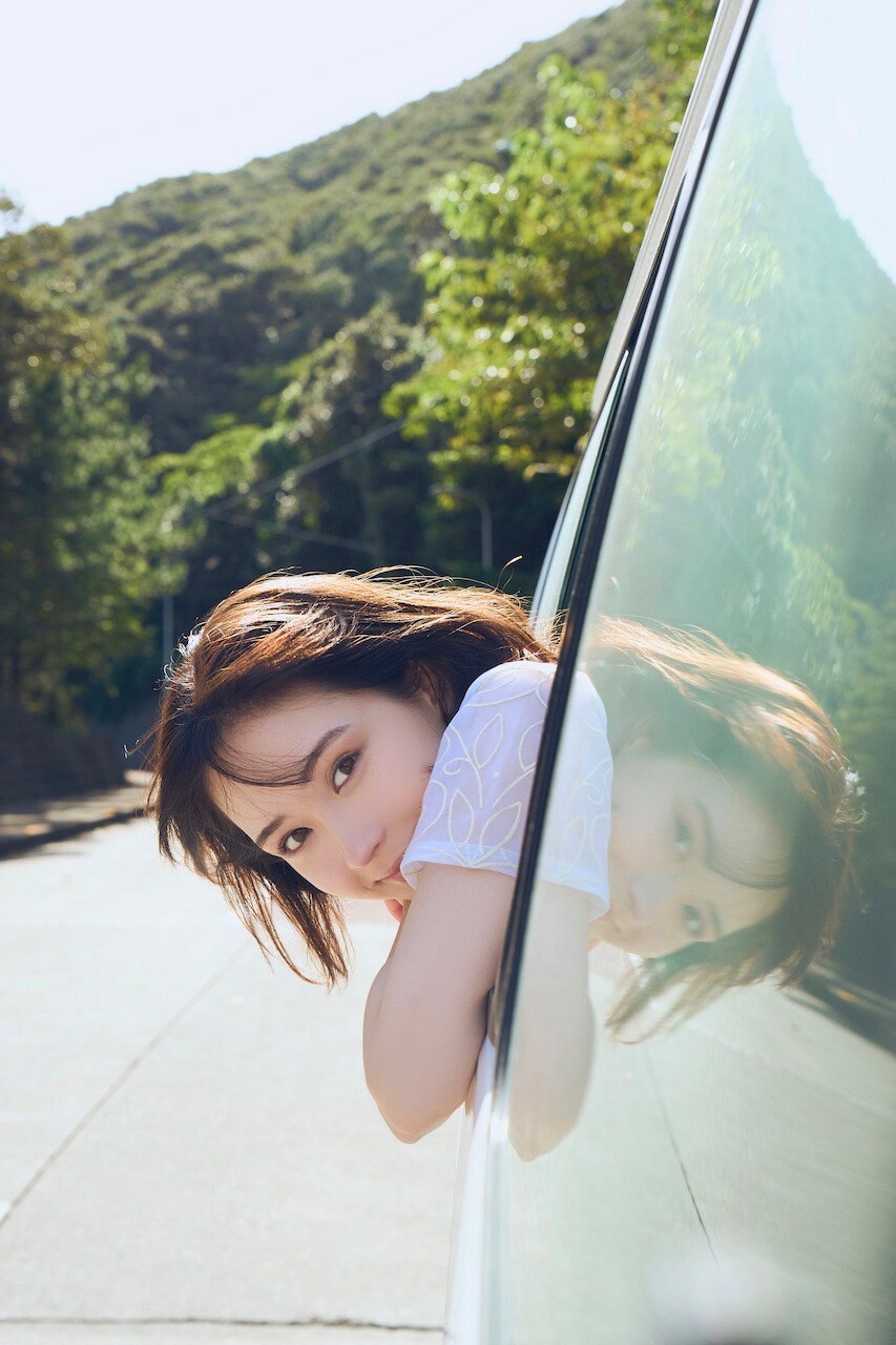 畑芽育のファースト写真集発売、コンセプトは「もうひとつの世界ともう