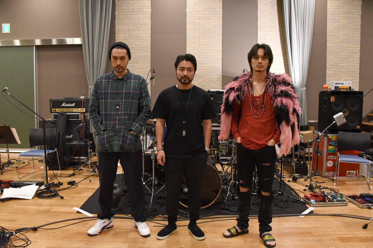 山田孝之×綾野剛×内田朝陽のTHE XXXXXXがリハ公開、初ライブへの