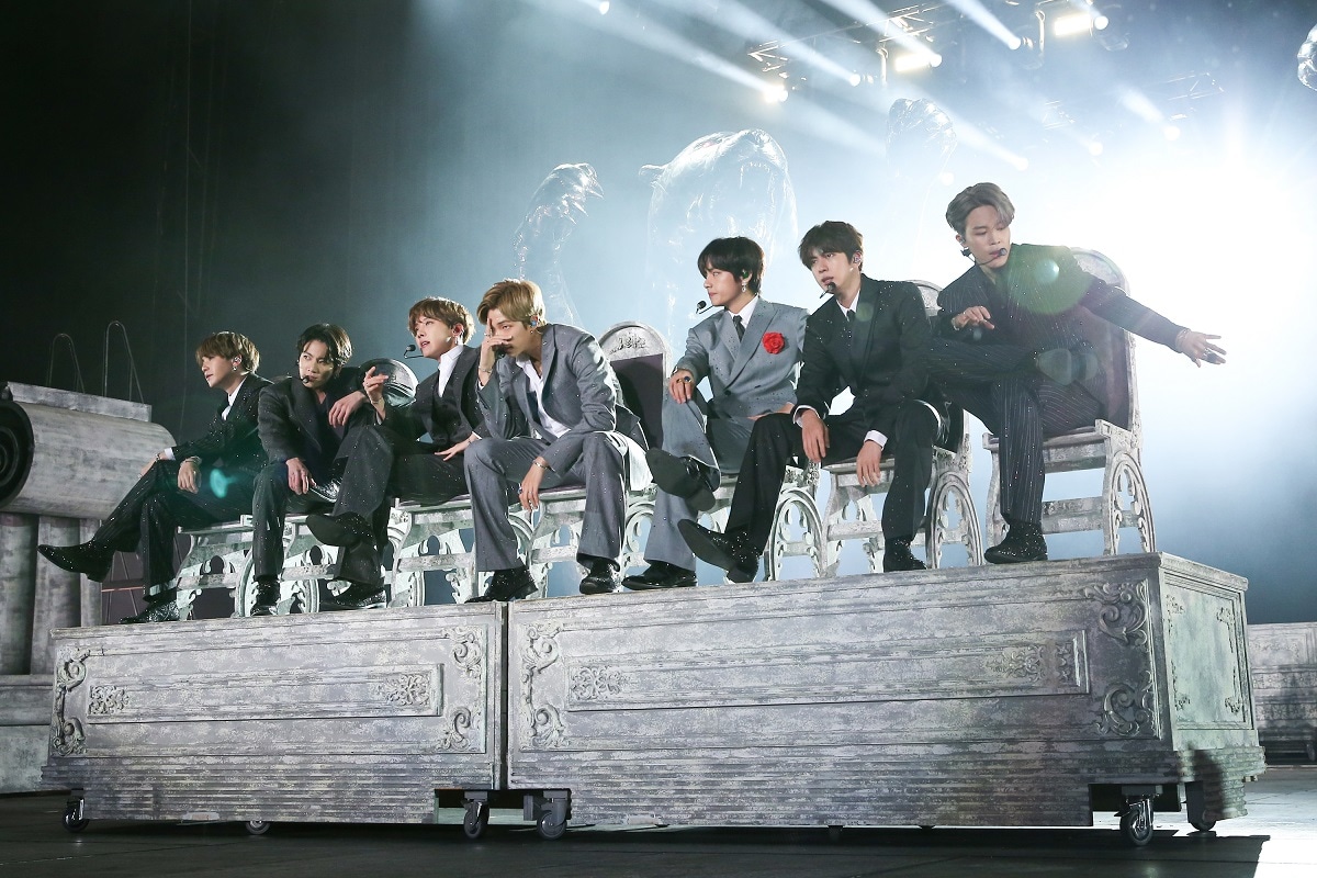 BTSがソウルで世界ツアーファイナル開催、300台のドローンが上空に集結