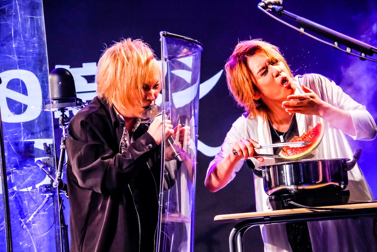 熱湯消毒で対策万全！ゴールデンボンバー無観客配信ライブで縦横無尽の