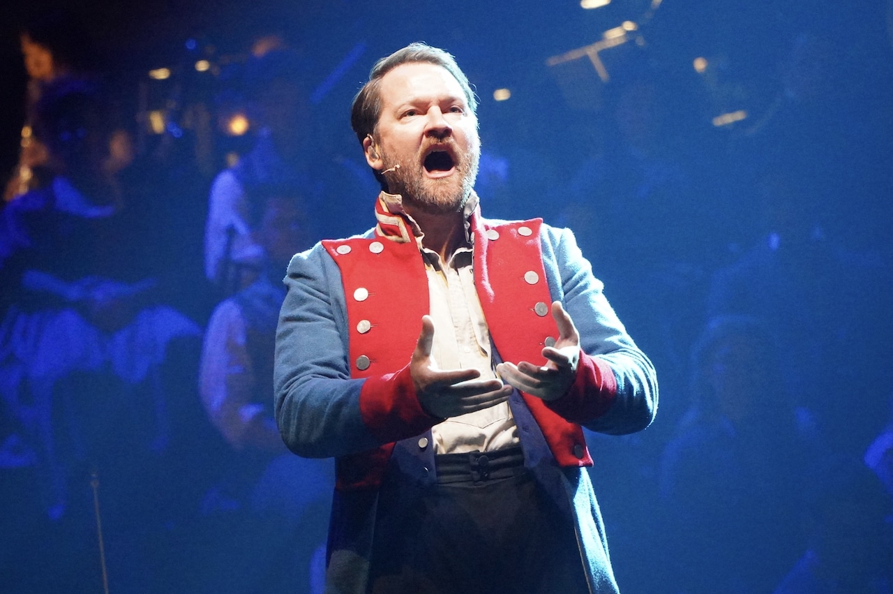 レ・ミゼラブル」ワールドツアー日本に到着！キリアン・ドネリーらが