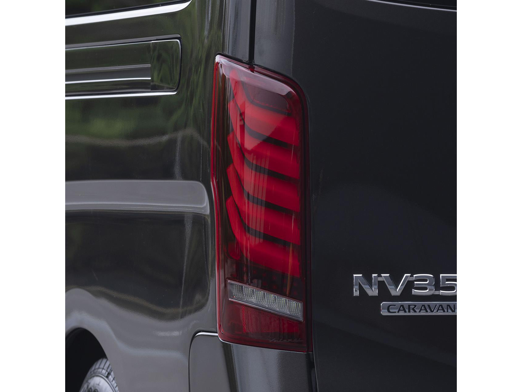 キャラバン VALENTI ジュエルLEDテールランプ ULTRA（ウルトラ