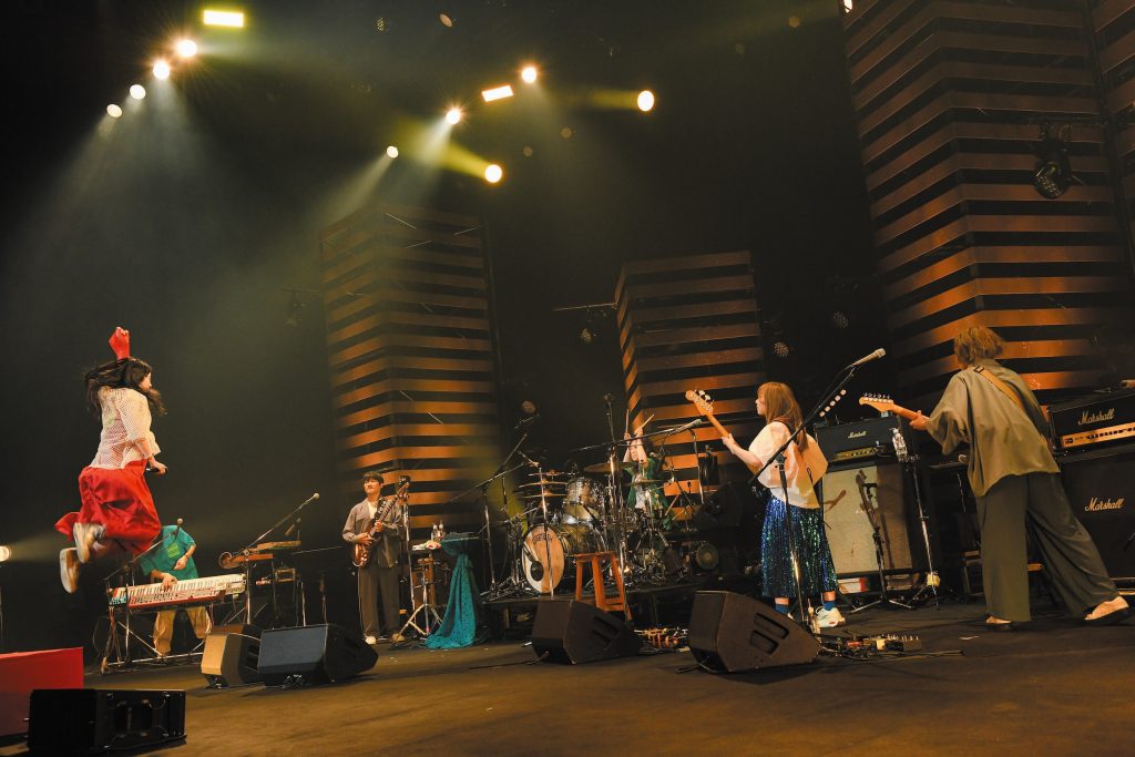 赤い公園の歴史に絶え間ない拍手を――〈赤い公園 THE LAST LIVE 「THE